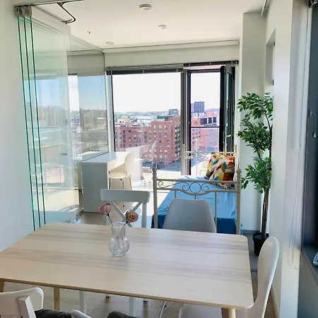 Huoneisto Sunny Brand New Sea View Luxury Skyscraper In