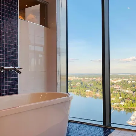 Sunny Brand New Sea View Luxury Skyscraper In